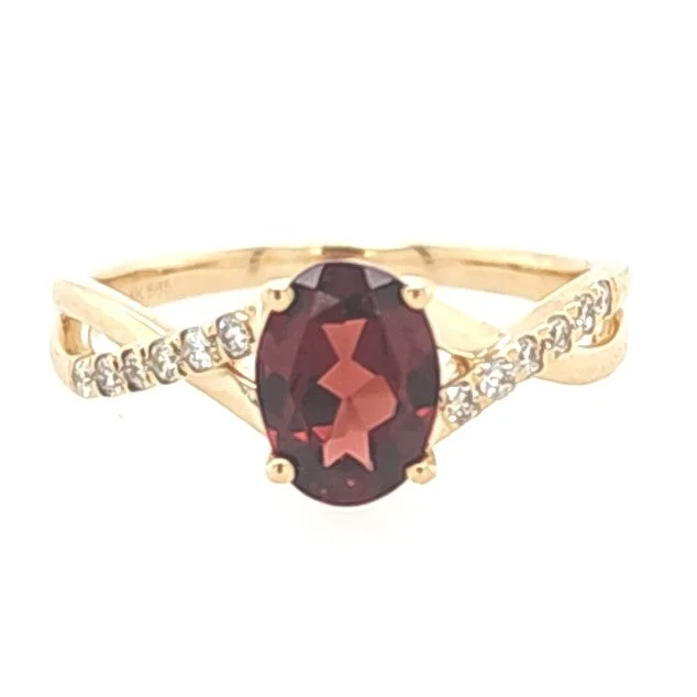 classic gemstone rings -14ky Gold Garnet Ring